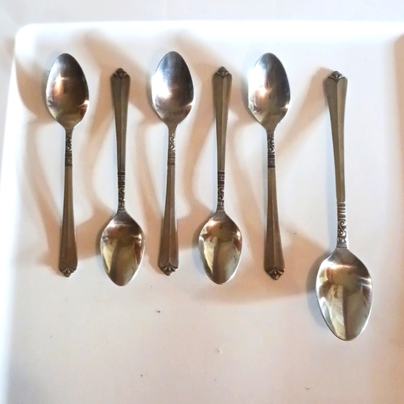 48 pieces of Vintage Oneida Orleans pattern silverware - Picture 13 of 16